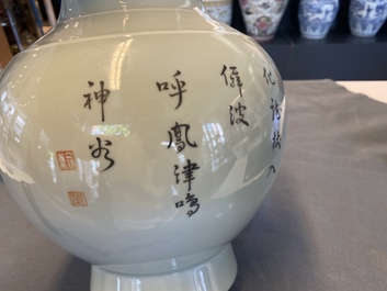 Een Chinese celadon-geglazuurde 'hu' vaas met bamboetakken, Qianlong merk, 20e eeuw