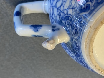 A Chinese blue and white teapot and cover, Kangxi