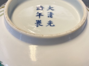 Een paar Chinese famille rose 'pioen' kommen, Guangxu merk en periode