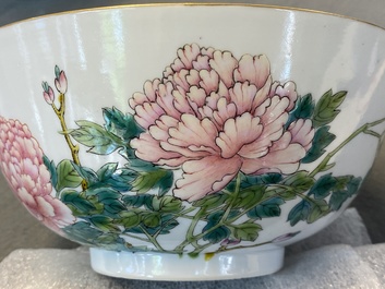 Een paar Chinese famille rose 'pioen' kommen, Guangxu merk en periode