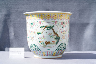 Een Chinese famille rose jardini&egrave;re, 19e eeuw