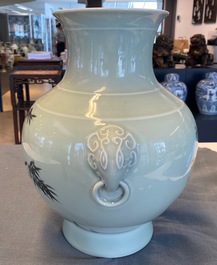 Een Chinese celadon-geglazuurde 'hu' vaas met bamboetakken, Qianlong merk, 20e eeuw