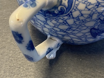 A Chinese blue and white teapot and cover, Kangxi
