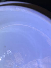 Een ronde Chinese blauw-witte dekseldoos, Kangxi