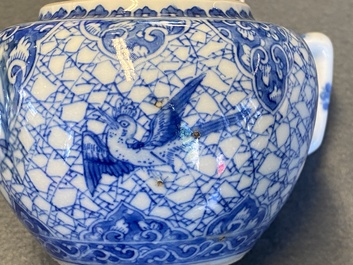A Chinese blue and white teapot and cover, Kangxi
