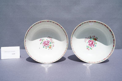 A pair of Chinese famille rose 'Mandarin' bowls, Qianlong