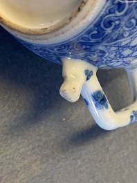 A Chinese blue and white teapot and cover, Kangxi