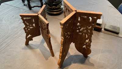 Une collection vari&eacute;e de ca. 50 socles en bois sculpt&eacute;, Chine, 19/20&egrave;me