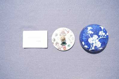 Vier diverse Chinese theepotten en twee dekselpotten, 19/20e eeuw