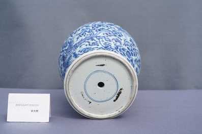 Een Chinese blauw-witte 'feniksen' vaas, Kangxi