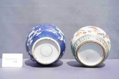 Vier diverse Chinese theepotten en twee dekselpotten, 19/20e eeuw