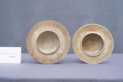 Three Chinese Nanking famille rose and verte crackle-glazed vases, 19/20th C.