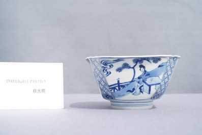 Een vierkante Chinese blauw-witte kom, Chenghua merk, Kangxi