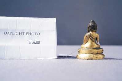 Une figure de Bouddha en bronze dor&eacute;, Sino-Tibet, Ming