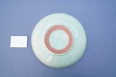 Een Chinese monochrome celadon schotel met onderglazuur floraal decor, 18/19e eeuw