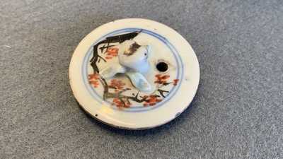 Vier diverse Chinese theepotten en twee dekselpotten, 19/20e eeuw