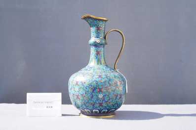 Een Chinese cloisonn&eacute; waterkan, 18/19e eeuw