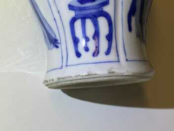 Een paar Chinese blauw-witte vazen met olifantenoren, Kangxi