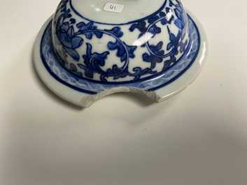 A pair of Chinese blue and white vases and a famille rose jar and cover, 19/20th C.