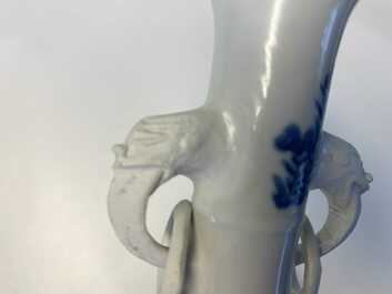 Een paar Chinese blauw-witte vazen met olifantenoren, Kangxi