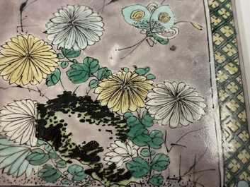 Een vierkante Chinese verte biscuit dekseldoos, Kangxi