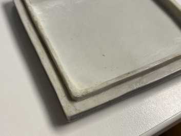 Een vierkante Chinese verte biscuit dekseldoos, Kangxi