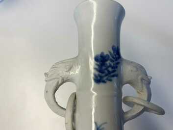 Een paar Chinese blauw-witte vazen met olifantenoren, Kangxi
