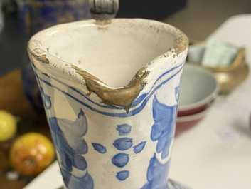 A large Dutch Delft blue and white chinoiserie jug with pewter cover, 17th C.