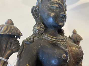 Een Sino-Tibetaanse vergulde figuur van Tara, 19e eeuw