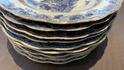 A composite 25-piece Chinese blue and white service, Qianlong