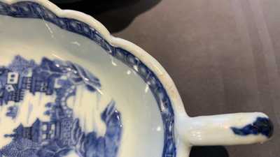 A composite 25-piece Chinese blue and white service, Qianlong
