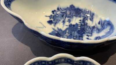 A composite 25-piece Chinese blue and white service, Qianlong