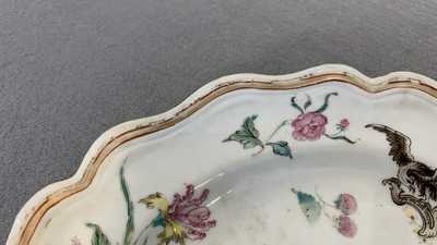 Een paar Chinese famille rose wapenborden voor de Deense markt, Qianlong