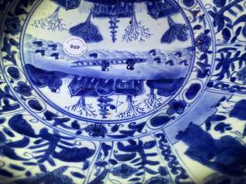 Un grand bol en porcelaine de Chine en bleu et blanc de type kraak, Wanli