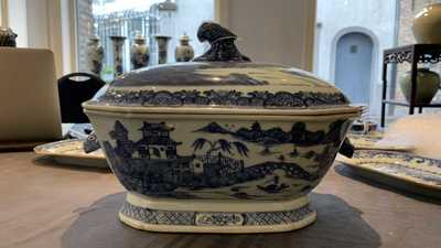 A composite 25-piece Chinese blue and white service, Qianlong