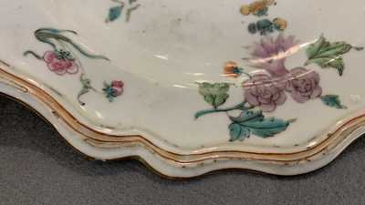 Een paar Chinese famille rose wapenborden voor de Deense markt, Qianlong