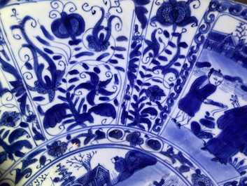 Un grand bol en porcelaine de Chine en bleu et blanc de type kraak, Wanli