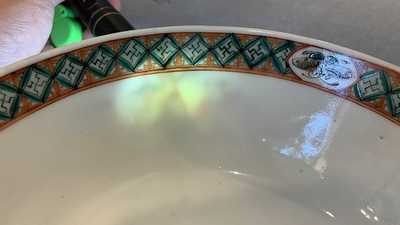 A Chinese blue and white jardini&egrave;re and two famille verte bowls, 19/20th C.