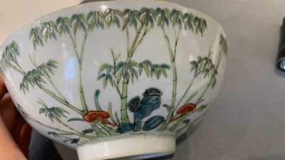 A Chinese blue and white jardini&egrave;re and two famille verte bowls, 19/20th C.