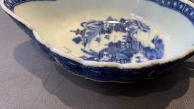 A composite 25-piece Chinese blue and white service, Qianlong