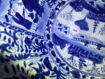 Un grand bol en porcelaine de Chine en bleu et blanc de type kraak, Wanli