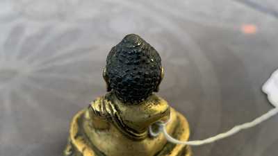 Une figure de Bouddha en bronze dor&eacute;, Sino-Tibet, Ming