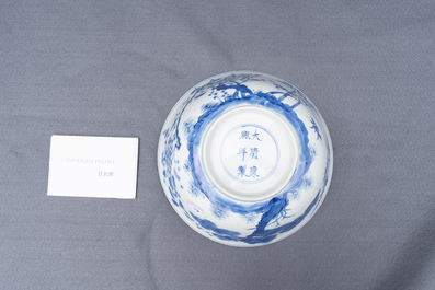 Een Chinese blauw-witte 'Drie vrienden van de winter' kom, Kangxi merk en periode