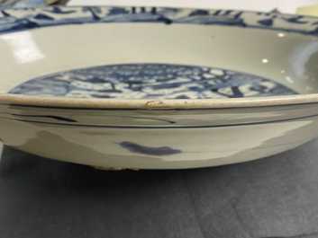 Twee grote Chinese blauw-witte Swatow schotels, Ming