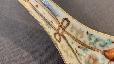 Vijf Chinese famille rose en polychrome lepels, Jiaqing en Daoguang merk en periode