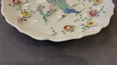 Een paar Chinese famille rose schotels met reli&euml;fdecor, Yongzheng