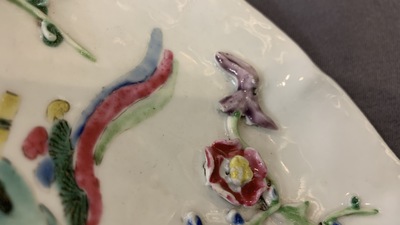 Een paar Chinese famille rose schotels met reli&euml;fdecor, Yongzheng
