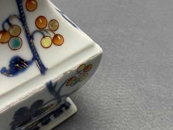 A pair of Chinese 'Pronk studio' vases, Qianlong