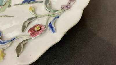 Een paar Chinese famille rose schotels met reli&euml;fdecor, Yongzheng