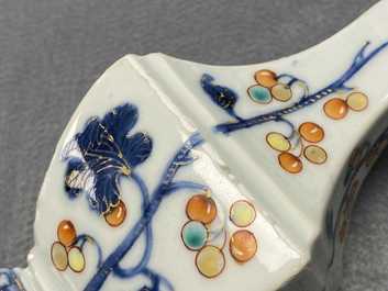 A pair of Chinese 'Pronk studio' vases, Qianlong